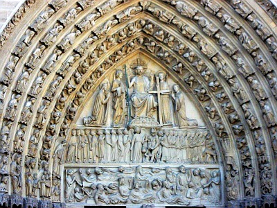 Kathedrale Notre-Dame de Paris mit Christus als Weltenrichter